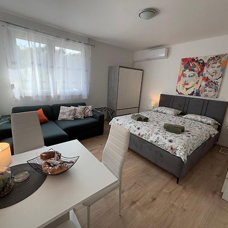 Ferienwohnung App Karla Pula Exterior foto
